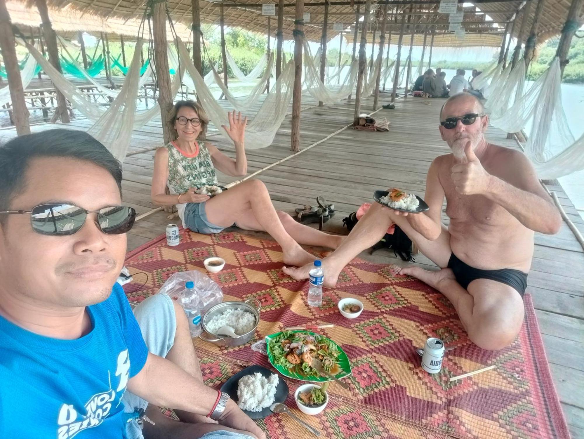 Dolphin Home Stay New Kratié Exterior foto